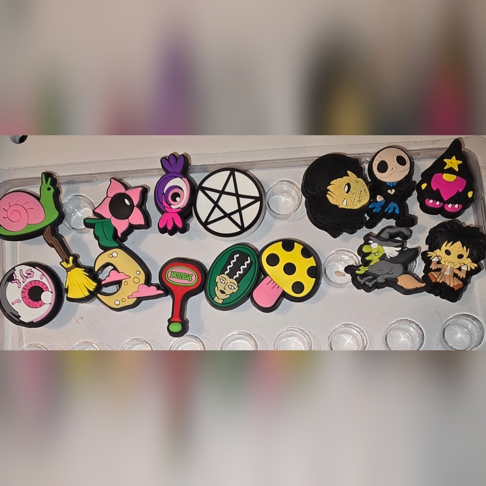 Hocus Pocus 15 shoe charms - Picture 1 of 1
